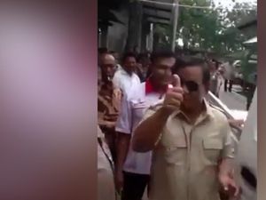 Jajal Esemka, Prabowo Acungkan Jempol