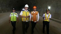 Seksi 2 Tanjungsari–Sumedang sepanjang 17,51 Km, pembangunannya dilakukan dalam 2 fase yakni fase I sepanjang 7,23 Km konstruksinya sudah selesai penuh 100%. Fase II sepanjang 10,7 Km, progres konstruksinya 74,62% dan lahan yang bebas 92,2%. Pengerjaan fase II oleh Metallurgical Corporation of China – PT. Wijaya Karya – PT. Nindya Karya – PT. Waskita Karya (Joint Operation). Pool/Kementerian PUPR.