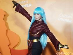 Ratu Cosplay Tebar Pesona di BSD, Senyumnya Bikin Meleleh!