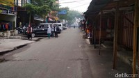 Sebagai informasi, kawasan Pasar Pusat ini berada di Jl Sudirman di jantung kota Pekanbaru. Kawasan ini sebagai pusat perbelanjaan terbesar di Riau.