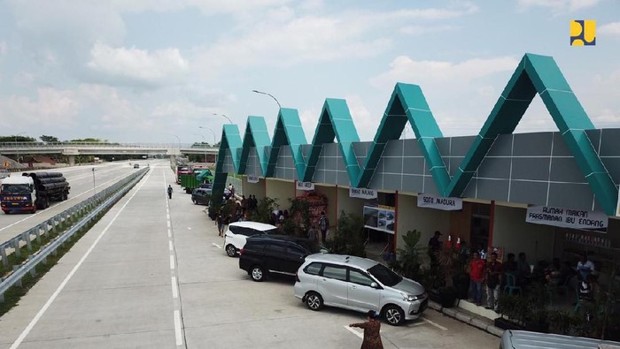 Kementerian Pekerjaan Umum dan Perumahan Rakyat (PUPR) mengkaji 4 konsep pengembangan rest area Jalan Tol dengan fungsi yang lebih luas.