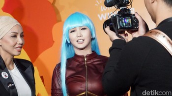 Alodia bersama Shinta Dhanuwardoyo, Chairwoman IDBYTE ESPORTS 2019. (Foto: Aisyah Kamaliah/detikINET)