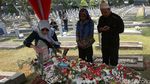 Makam BJ Habibie Ramai Peziarah