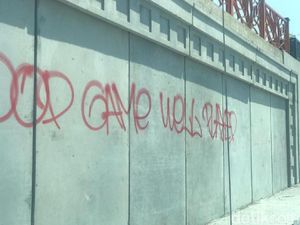 Aksi Vandalisme Nodai Underpass Karanglo Malang