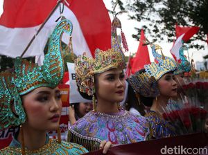 Video Wanita Berdandan Layaknya Ikut Festival Meriahkan Demo di KPK
