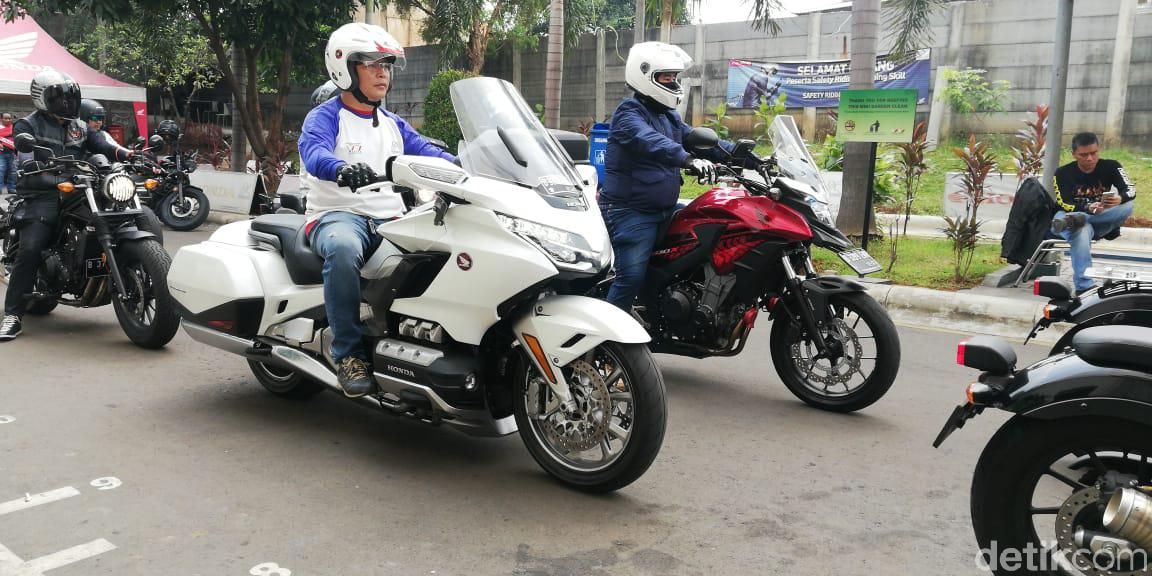 Main dealer sepeda motor Honda Jakarta Tangerang, PT. Wahana Makmur Sejat menggelar kampanye safety riding konsumen Honda BigBike dan review Honda Gold Wing Sabtu, 14 September 2019