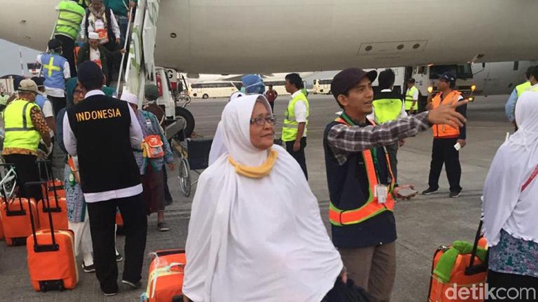 Kloter Terakhir Debarkasi Solo Tiba, 13 Jemaah Masih Perawatan Kloter Terakhir Debarkasi Solo Tiba, 13 Jemaah Masih Perawatan