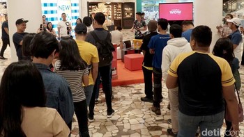 Undangan bisa juga didapatkan di galeri Smartfren se-Jabotabek, serta di beberapa marketplace online tentu dengan membeli produk-produk Smartfren terlebih dahulu.