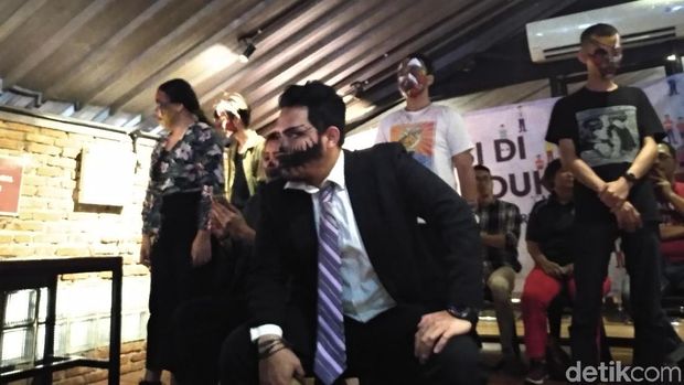 Gelar Aksi Teatrikal, Aliansi Aktivis Demokrasi Tolak RUU KUHP