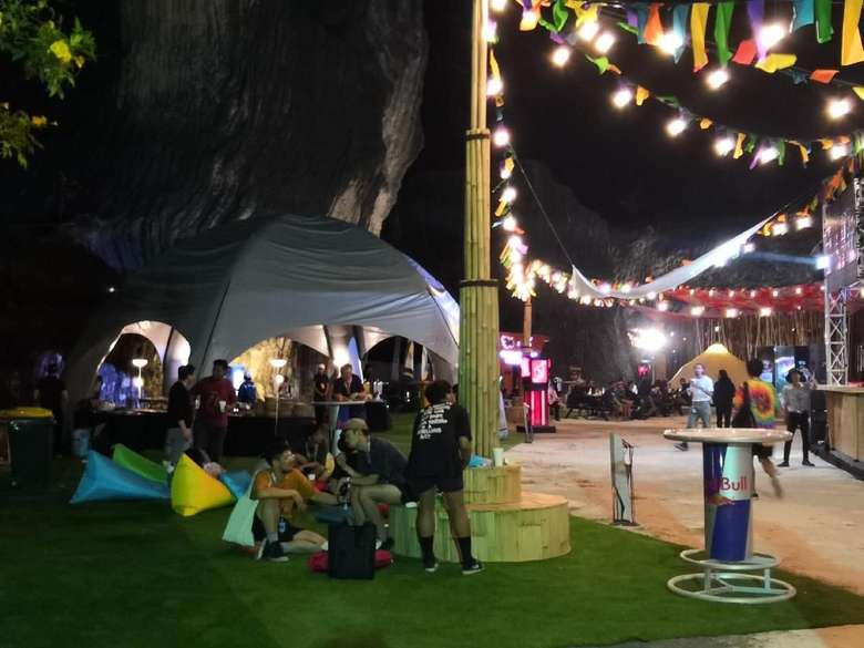 Obrolan di Tengah Ingar Bingar Festival Obrolan di Tengah Ingar Bingar Festival
