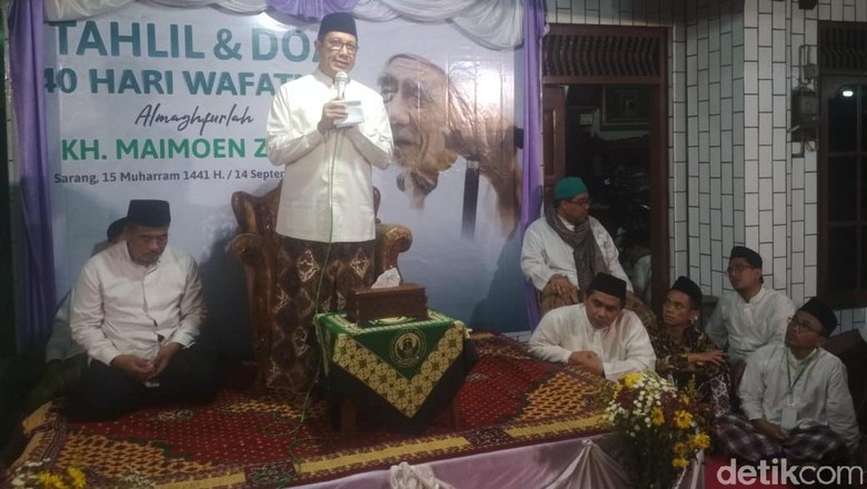 Hadiri Tahlil 40 Hari Wafat Mbah Moen, Menag Lukman Minta Maaf Hadiri Tahlil 40 Hari Wafat Mbah Moen, Menag Lukman Minta Maaf
