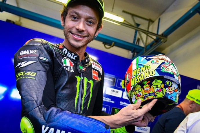Perpaduan Makanan Italia di Helm Spesial Valentino Rossi