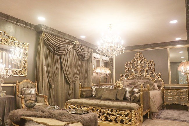 I love my room... TAPI APAKAH INI SAATNYA KITA ROMBAK KAMAR?! Wkwk Karena w suka bgt room decorating!!  *tapi takut nyesel* ( belom tidur jadi halu), tulis Tasya yang baru pulang dari New York, AS di postingan terbarunya. Foto: Instagram @tasyafarasya