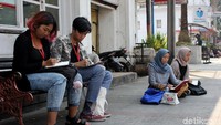 Meski bebas memilih lokasi untuk menggambar. Spot yang utamanya tetap ada di Jalan Braga, Kota Bandung. Dalam penyelenggaraannya Richard dan pihaknya bekerjasama dengan Bandung Sketchwalk yang memang sudah terbiasa mengadakan kegiatan menggambar sketsa di Bandung.