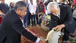 Xanana Gusmao Ziarah ke Makam Habibie