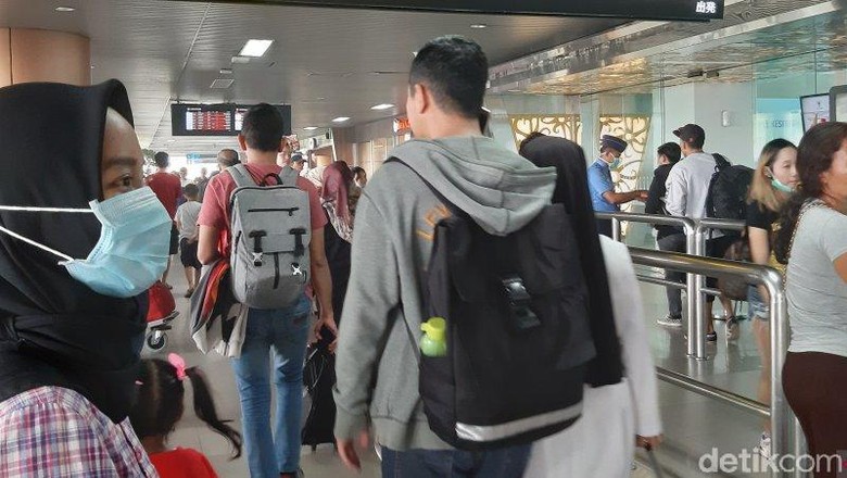 Kabut Asap Bikin Pesawat Delay, Penumpang Numpuk di Bandara Supadio Kalbar Kabut Asap Bikin Pesawat Delay, Penumpang Numpuk di Bandara Supadio Kalbar