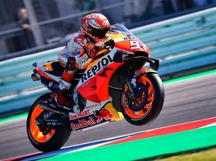 Marc Marquez memenangi MotoGP San Marino dengan mengalahkan Fabio Quartararo. (Foto: Marco Bertorello / AFP) Marc Marquez memenangi MotoGP San Marino dengan mengalahkan Fabio Quartararo. (Foto: Marco Bertorello / AFP)