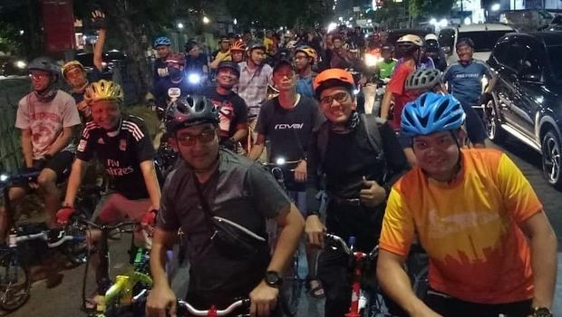 Gowes malam bersama Komunitas Jakarta Sepeda Lipat