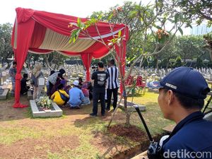 Tren Selfie di Makam BJ Habibie, Sebenarnya Apa Tujuan Berziarah?