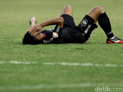 Persija terus menyerang. Peluang hadir pada menit ke-59, umpan silang dari Novri Setiawan disundul Joan Tomas, tapi tepat sasaran ke tangan Jandia.