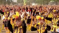 Tak hanya tarian Dolalak, pentas kesenian tradisional lain dari Purworejo juga digelar di amphitheater di pojok alun-alun hingga malam hari dalam acara bertajuk Event Bersama Eks Karesidenan Kedu. Berbagai kesenian tradisional lain dari Kota Magelang, Kabupaten Magelang, Wonosobo, Temanggung dan Kebumen (Rinto/detikcom)