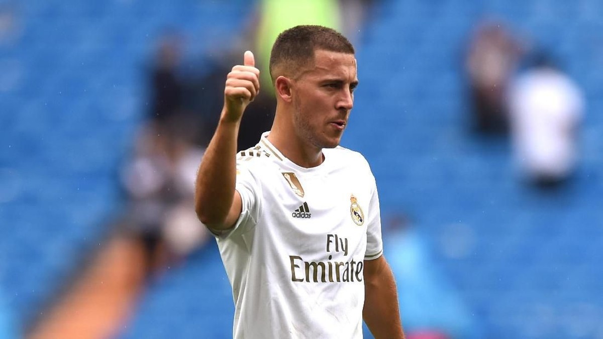 Kiper Real Madrid Thibaut Courtois kesal terhadap rekan setimnya Eden Hazard karena kehilangan bola melawan Levante. (Foto: Denis Doyle / Getty Images)