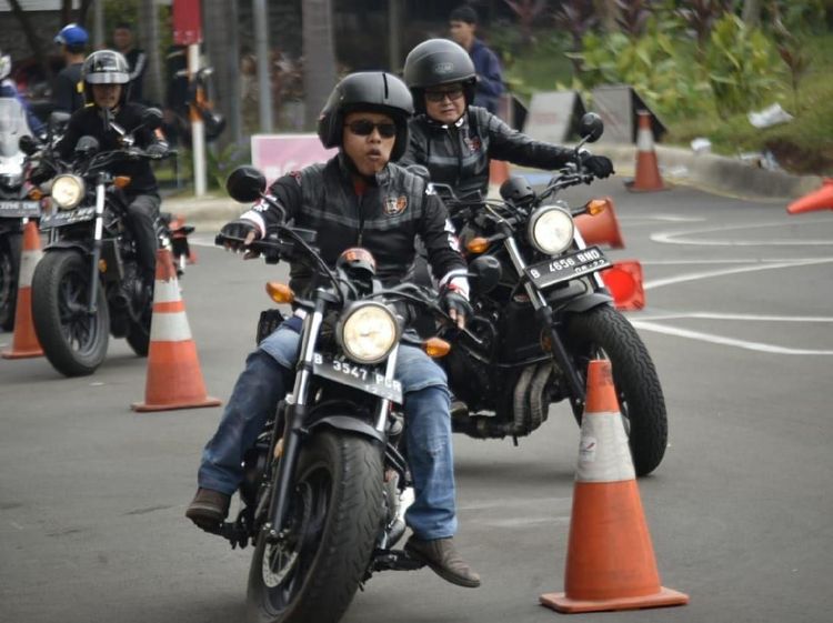 Bikers Moge Honda Berlatih Safety Riding