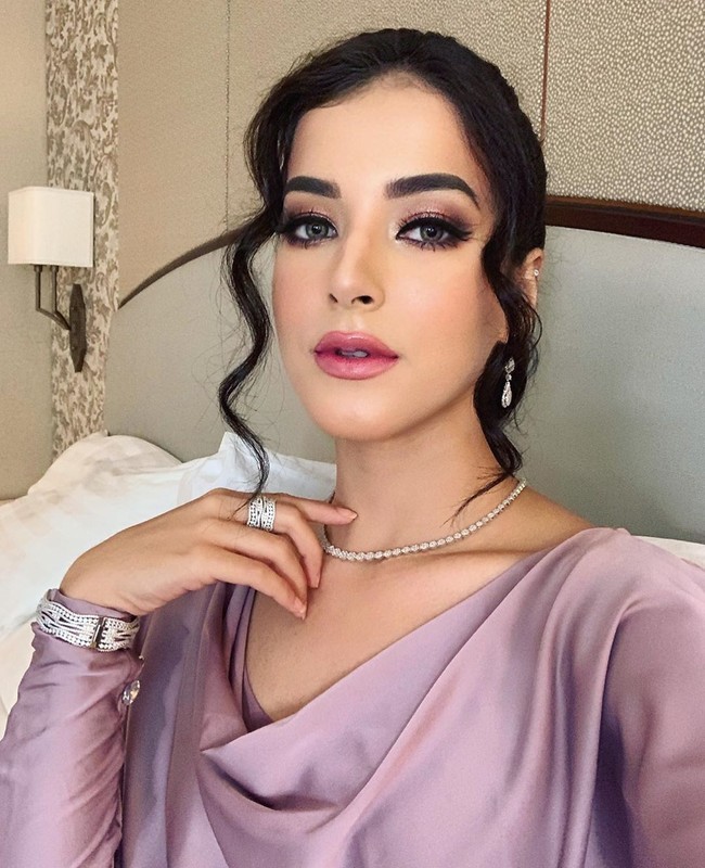 Tasya Farasya memamerkan isi kamarnya kepada para follower di Instagram. Postingan tersebut pun mendapat perhatian netizen yang baru mengetahui kemewahan kamar selebgram beauty tersebut. Foto: Instagram @tasyafarasya