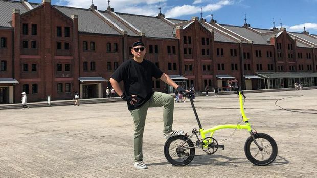 Ananda Mikola sudah dua tahun lebih memiliki sepeda Brompton