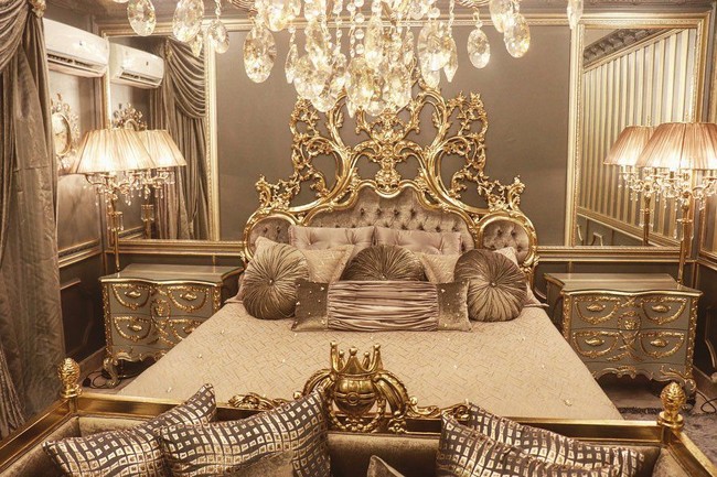 Lihat saja ukuran tempat tidurnya yang ditata cantik dengan banyak bantal. Begitu pun dengan gordennya. Foto: Instagram @tasyafarasya