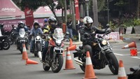 Kadang mereka punya uang tapi nggak bisa naik motor. Sebenarnya pengendara (moge) harus mampu dalam arti jangan terfokus sanggup beli sebaiknya jangan kala itu membahayakan dia, kata Head of Safety Riding Wahana Honda, Agus Sani saat ditemui dalam kegiatan safety riding di Wahana Safety Riding Centre Jatake,Tangerang, Sabtu (14/9/2019). Foto: Dok. Wahana Makmur Sejati