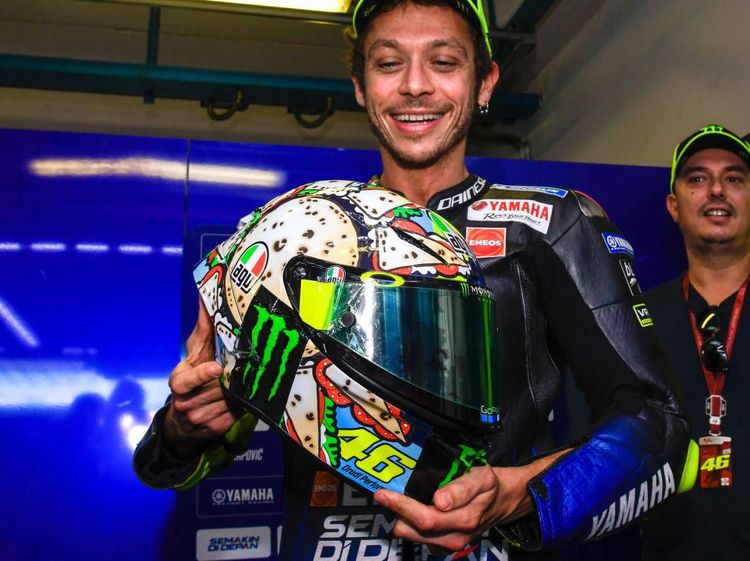 Perpaduan Makanan Italia di Helm Spesial Valentino Rossi