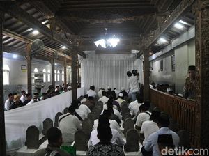 Melihat Prosesi Salin Luwur dan Haul Sunan Muria di Kudus