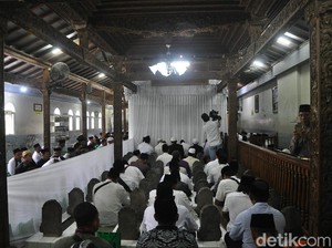 Melihat Prosesi Salin Luwur dan Haul Sunan Muria di Kudus