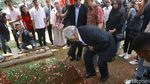 Xanana Gusmao Ziarah ke Makam Habibie