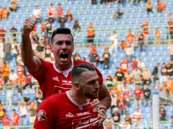 Sesaat babak kedua berjalan, Persija mendapatkan peluang lagi. Xandao yang melakukan tendangan keras dari dalam kotak penalti pada menit ke-48, meneruskan situasi tendangan bebas.