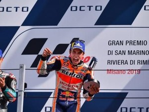Marquez Disoraki Pendukung Rossi di Podium Juara MotoGP San Marino