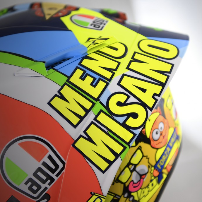 Perpaduan Makanan Italia di Helm Spesial Valentino Rossi