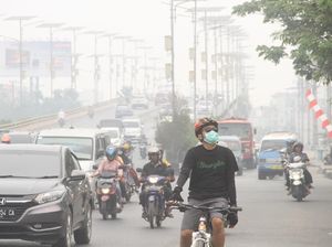 Saran Dokter Mata Bila Harus Beraktivitas di Tengah Kabut Asap