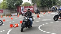 Pada kesempatan safety riding kali itu juga Honda memberikan pelatihan khusus dari instruktur Safety Riding Promotion (SRP) untuk pelanggan mogenya. Foto: Dok. Wahana Makmur Sejati