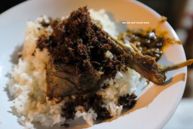 Mantul! Pedas Gurih Nasi Bebek Madura Ada di 5 Warung Ini