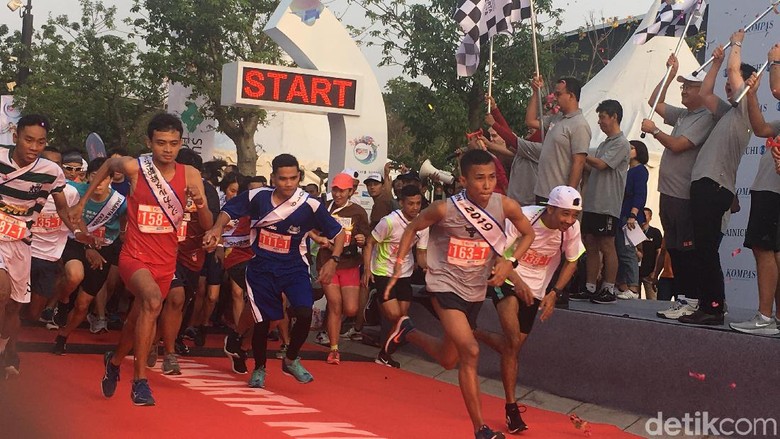 Lepas Lomba Jakarta Kizuna Ekiden, Anies Harap Hubungan RI-Jepang Kian Erat Lepas Lomba Jakarta Kizuna Ekiden, Anies Harap Hubungan RI-Jepang Kian Erat