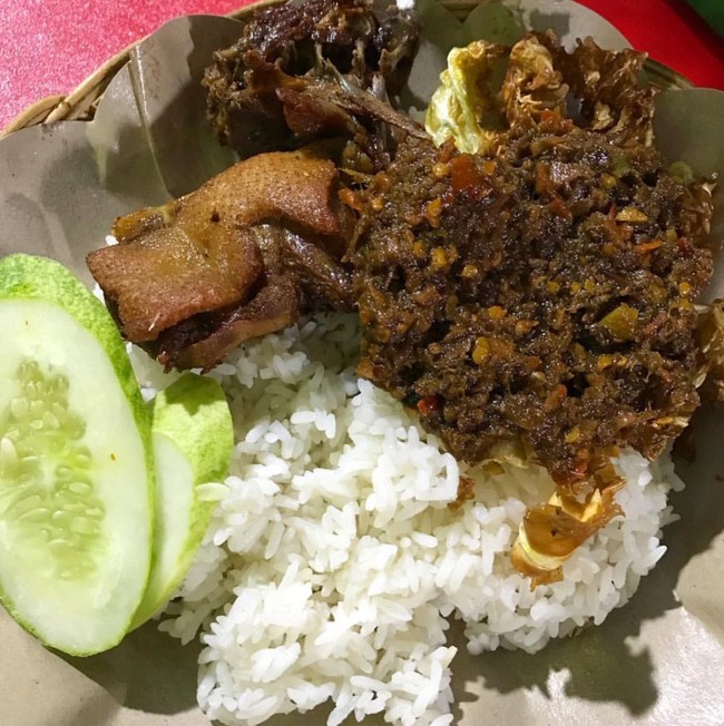 Mantul! Pedas Gurih Nasi Bebek Madura Ada di 5 Warung Ini
