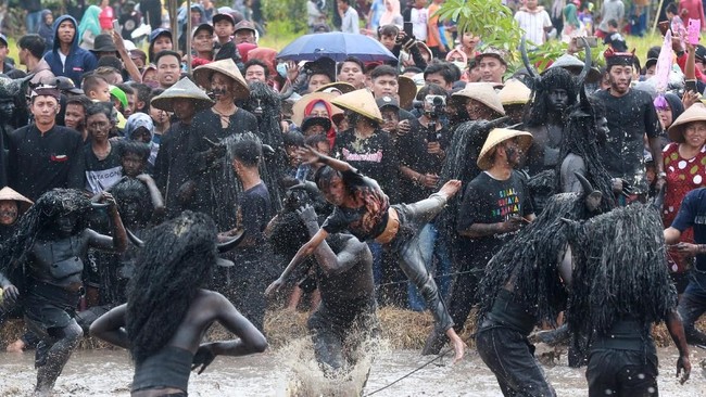 7 Upacara Adat di Jawa Timur