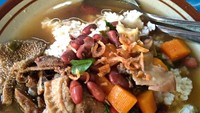  Isian sayuran dan daging sapi bikin sup ini kaya nutrisi. Kalau kurang bisa tambah lauk babat atau paru goreng. Mantap! Foto : Instagram @elnurlia