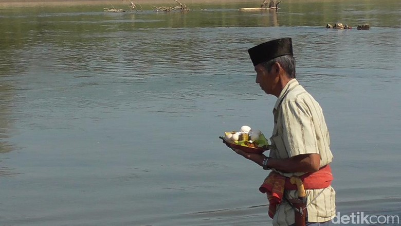 Tradisi Melluas di Polewali Mandar (Abdy/detikcom) Tradisi Melluas di Polewali Mandar (Abdy/detikcom)