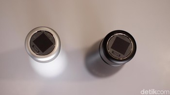 Bagian atas terdapat layar LCD sentuh untuk menunjukan temperatur dengan warna berbeda sesuai dengan isi tumbler. Foto: Adi Fida Rahman/detikINET
