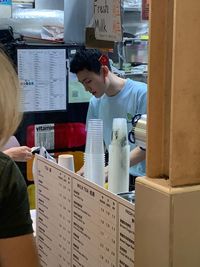 Viral Penjual Teh Boba Ganteng Mirip Artis Korea, Pembeli Rela Antre
