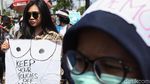Potret Aksi Massa Menolak RKUHP di Depan DPR