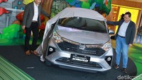 Kami mengucapkan terima kasih atas kepercayaan masyarakat terhadap produk Daihatsu. Kami percaya, masyarakat Indonesia akan tetap mencintai dan menerima Astra Daihatsu Sigra sebagai sahabat impian keluarga. Dengan Astra Daihatsu Sigra, pelanggan dapat mewujudkan impian mereka untuk memiliki mobil idaman bagi keluarga, ujar President Director of PT ADM, Tetsuo Miura saat peluncuran Sigra terbaru.